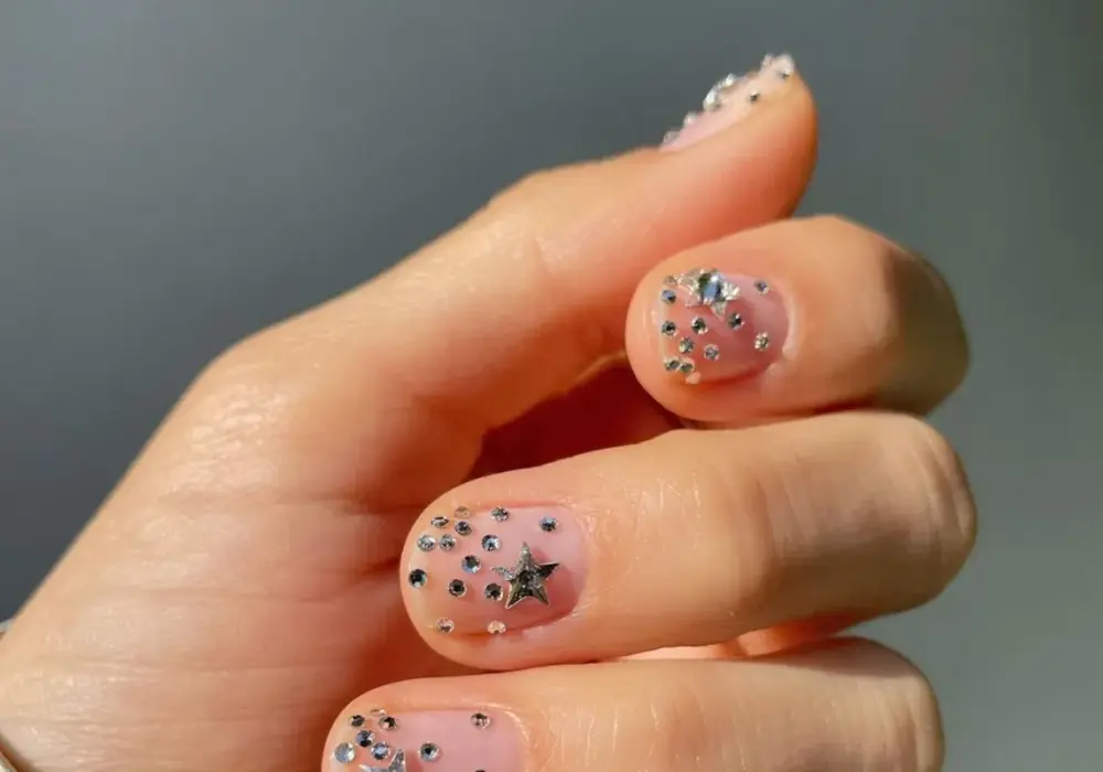 Manicure hybrydowy w domu krok po kroku bez błędów