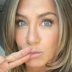 Jak zrobić fryzurę Jennifer Aniston - krok po kroku do idealnych włosów