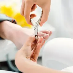 Czym obcinać paznokcie u nóg, aby uniknąć bólu i uszkodzeń?