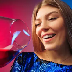 Dlaczego po botoksie nie wolno pić alkoholu? Poznaj ryzyko i skutki