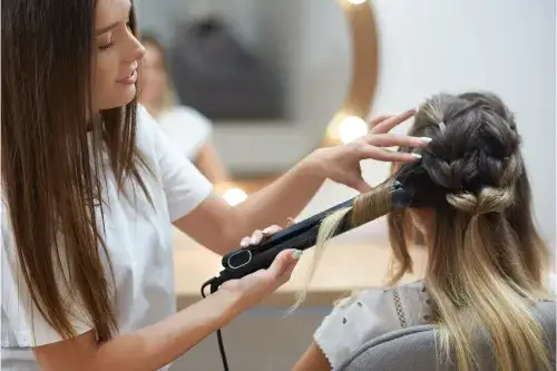 Zdjęcie Jak zrobić ładne loki lokówką i uniknąć najczęstszych błędów
